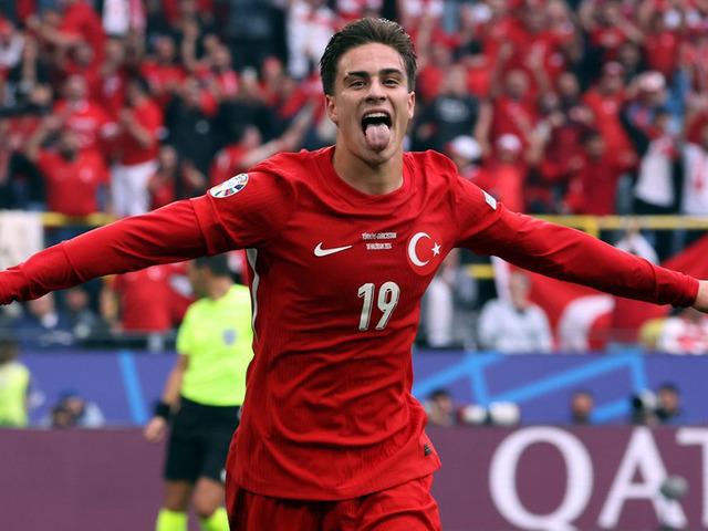 Avrupa Kenan Yıldız'ı konuşuyor! Milli yıldıza b&uuml;y&uuml;k onur...