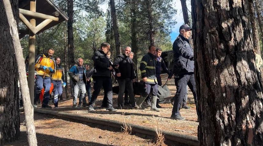 Y&uuml;r&uuml;y&uuml;ş yapan gen&ccedil;ler ormanlık alanda ceset buldu