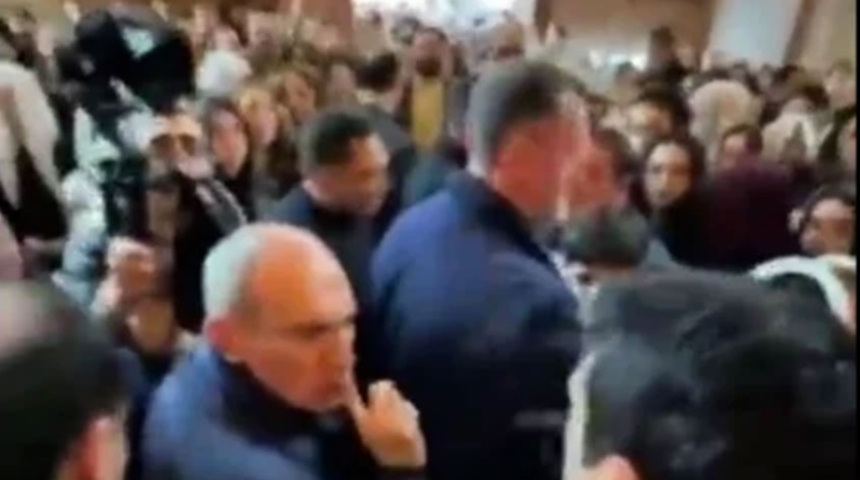 Ermenistan Başbakanı Paşinyan&rsquo;a kilisede saldırı teşebb&uuml;s&uuml;: 2 kişi g&ouml;zaltına alındı