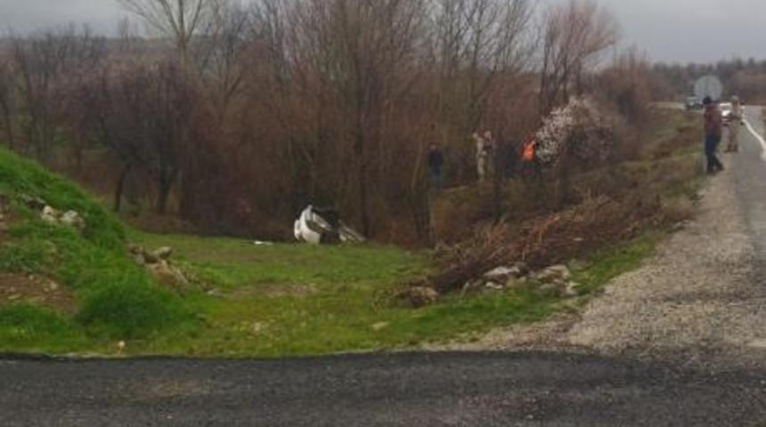 Elazığ&rsquo;da otomobil dereye u&ccedil;tu: 3 yaralı