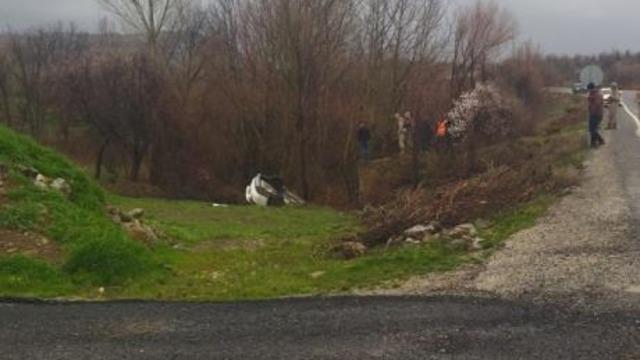 Elazığ’da otomobil dereye uçtu: 3 yaralı