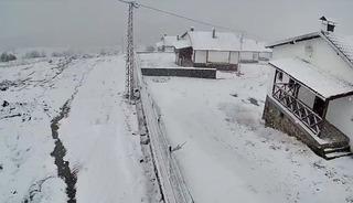 Ankara'nın y&uuml;ksek kesimlerine kar yağdı