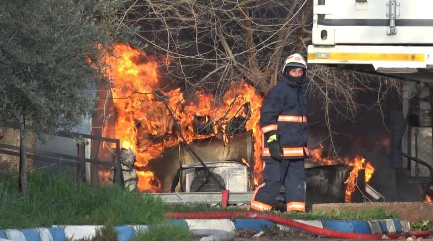 Kilis'te STK'ya ait prefabrik yapıda yangın
