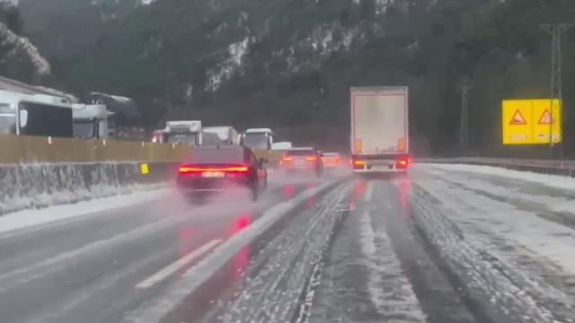 Adana'da dolu ulaşımda aksamalara neden oldu