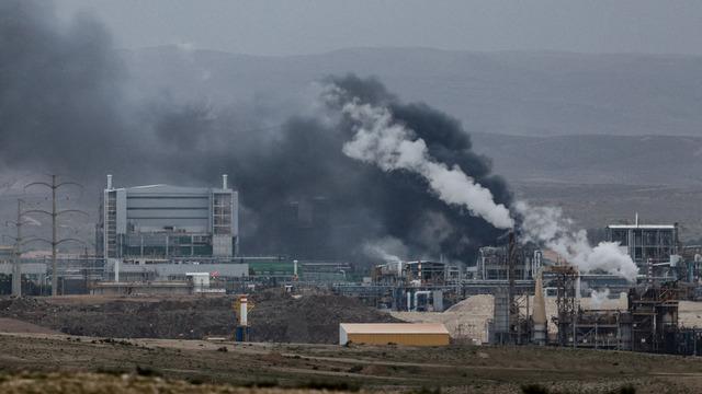 İsrail'de alarm! İran, füze saldırısıyla kimyasal tesisi vurdu