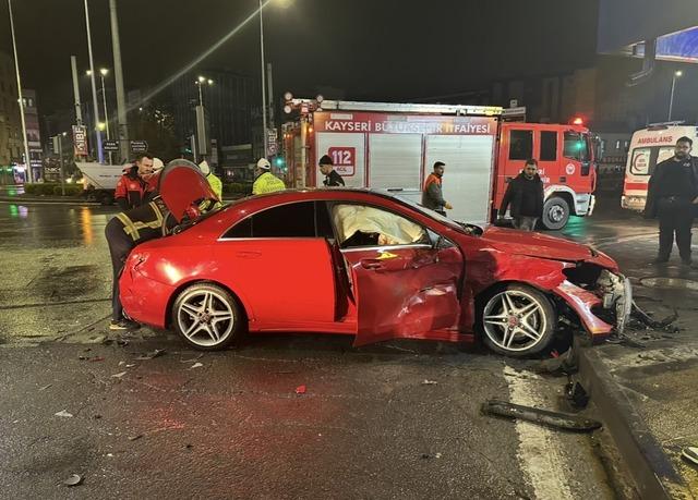 Kayseri de trafik kazasında 2 kişi yaralandı 1