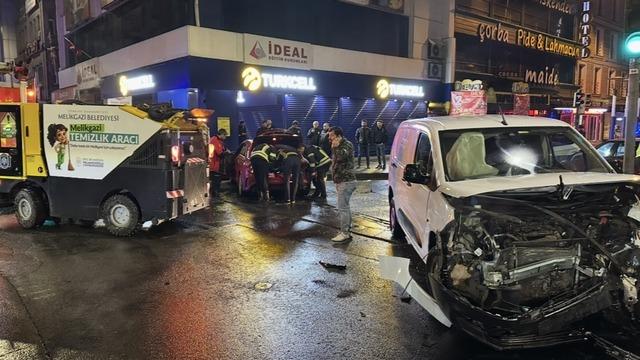 Kayseri'de trafik kazasında 2 kişi yaralandı