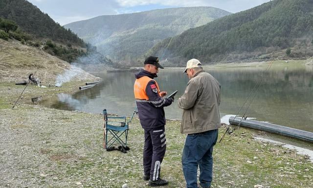 Samsun&rsquo;da kurallara uymayan amat&ouml;r balık&ccedil;ılara ceza 3