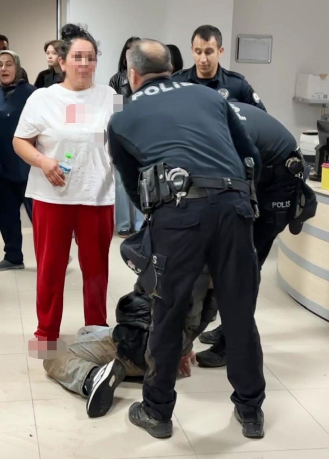 Aynı evde bastığı adamı bıçakladı, annesi herkesin içinde polise tokat attı 3