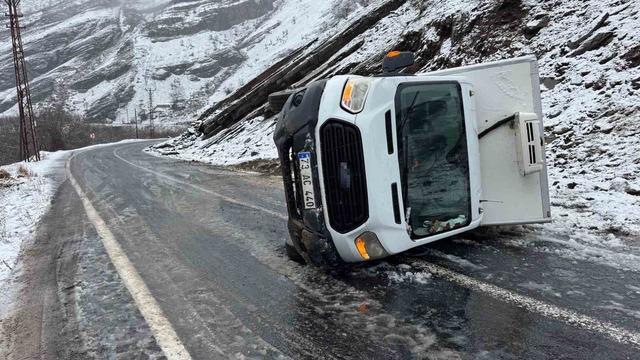 Şırnak’ta kamyonet devrildi: 1 yaralı 3