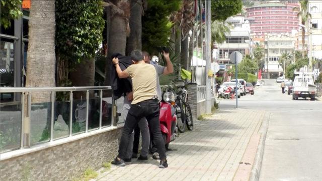 Dolandırıcının yakalanma anı kamerada