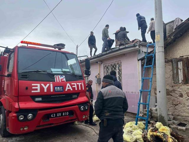 Tavşanlı&rsquo;da tek katlı evde yangın 1