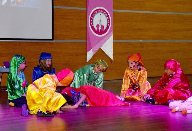 Beyaz Kule Okulları&rsquo;nda &rsquo;Pamuk Prenses ve Yedi C&uuml;celer&rsquo;  g&ouml;sterisi 1