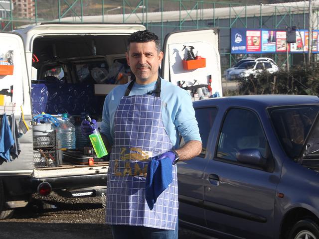 Y&ouml;neticiliği bıraktı, su kullanmadan para kazanıyor! "Ara&ccedil;lara zarar vermiyoruz"