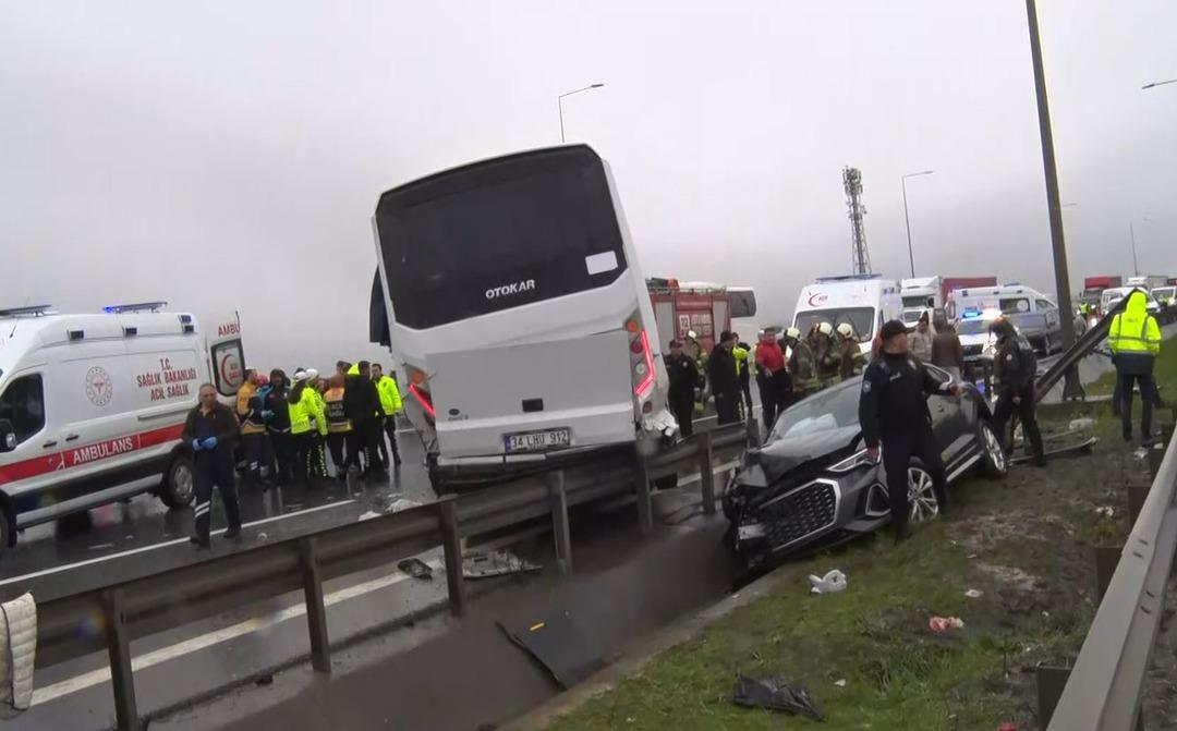 İstanbul da zincirleme kaza! 1 polis şehit oldu, 16 polis yaralı 1