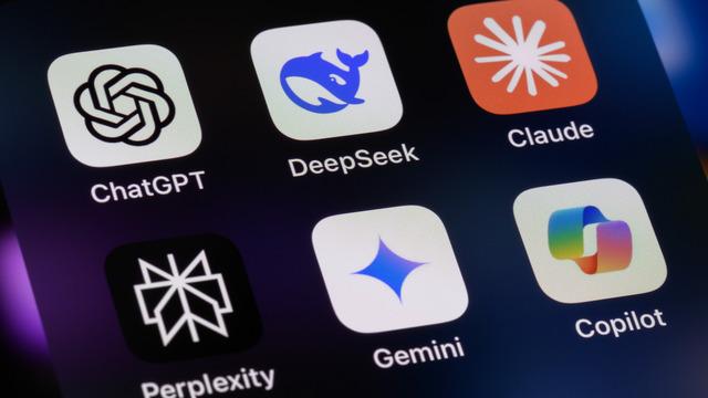 Apple&rsquo;dan Yapay Zek&acirc; Hamlesi: Siri&rsquo;ye Gemini ve Claude Geliyor