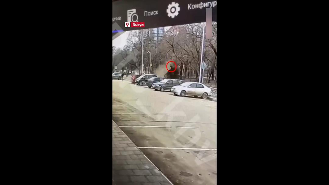 Ara&ccedil;tan fırlayan s&uuml;r&uuml;c&uuml; metrelerce havaya u&ccedil;up yere &ccedil;akıldı 1