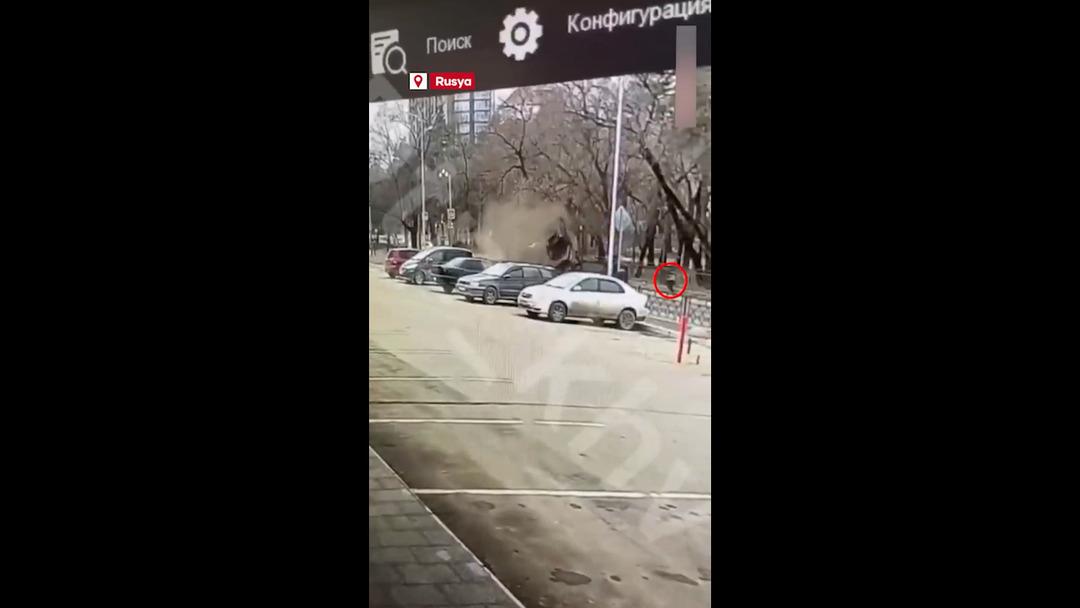 Ara&ccedil;tan fırlayan s&uuml;r&uuml;c&uuml; metrelerce havaya u&ccedil;up yere &ccedil;akıldı 2