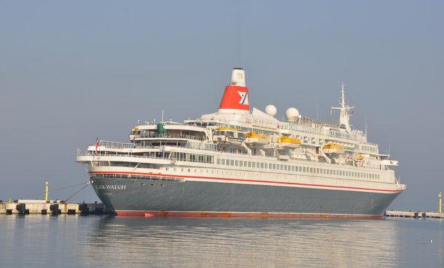 Dünya turundaki gemi Kuşadası'na geldi