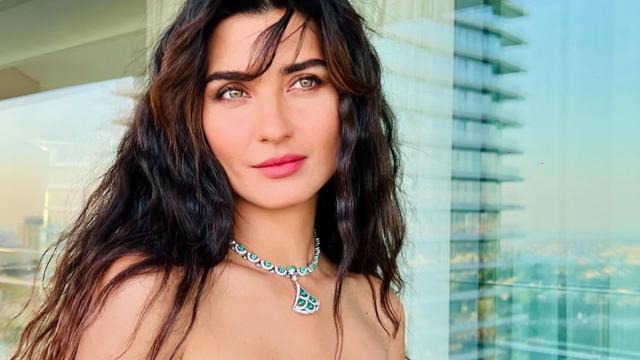 Tuba Büyüküstün’ün koltuk altı kılları gerçek mi? Meğerse...