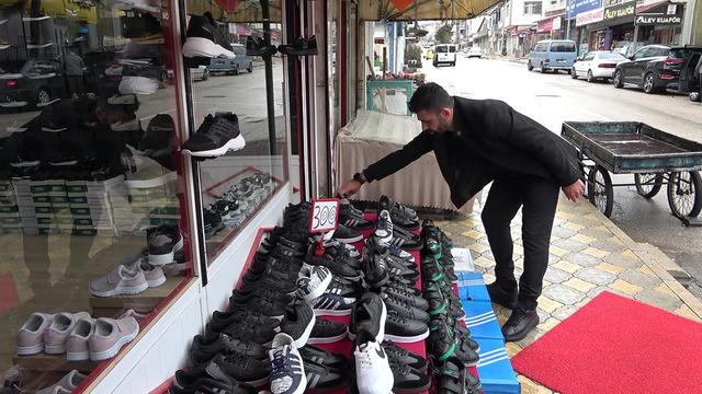 Dua isteyip binlerce ayakkabıyı bedavaya dağıttı: Duyan inanamadı! Çaldın mı?