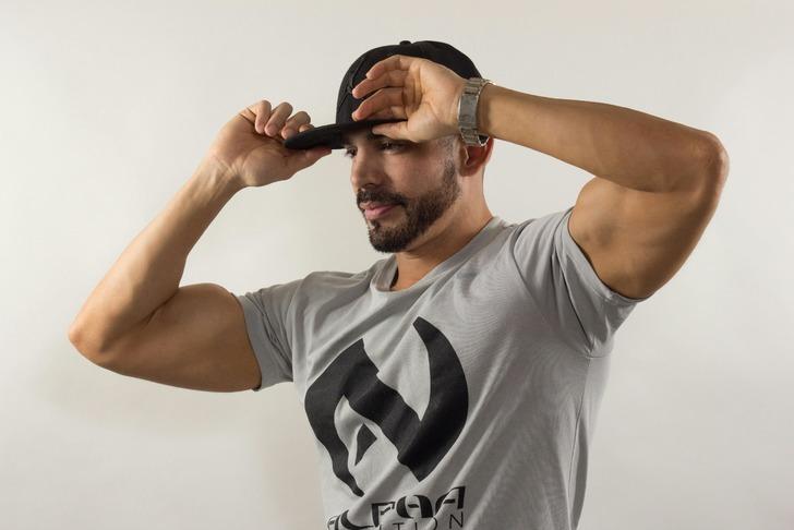 Bir arkadaşın sadece &uuml;zerinde minik bir logo var diye sıradan beyaz bir tiş&ouml;rte servet &ouml;dediğini anlattı. O an i&ccedil;inden ge&ccedil;en d&uuml;r&uuml;st yorumunu &ouml;ğrenebilir miyiz?