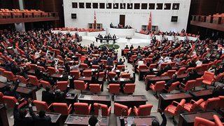 AK Parti ile MHP'yi bölen önerge!