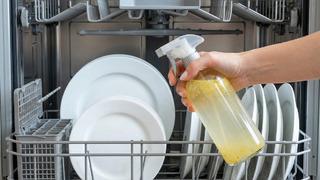 Ucuz ve doğal! Bulaşık makinesinde kullanılıyor: Bardaklar kristal gibi parlıyor