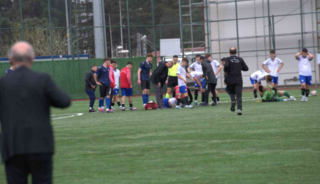 Ma&ccedil; sırasında ilgin&ccedil; olay! Sakatlık sonrası &uuml;z&uuml;l&uuml;p ma&ccedil;ı bıraktılar