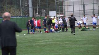 Maç sırasında ilginç olay! Yaşanan sakatlık sonrası üzülüp maçı bıraktılar