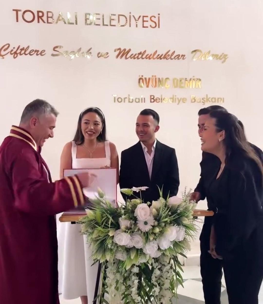 Nikah memuruna şaka yapmak istediler: Asıl şakayı memur yaptı! 2