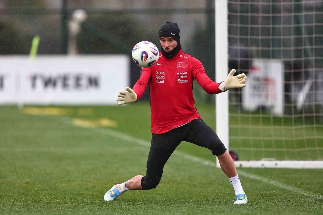 A Milli Takım, Kosova yolculuğu &ouml;ncesi Riva&rsquo;da &ccedil;alıştı 2