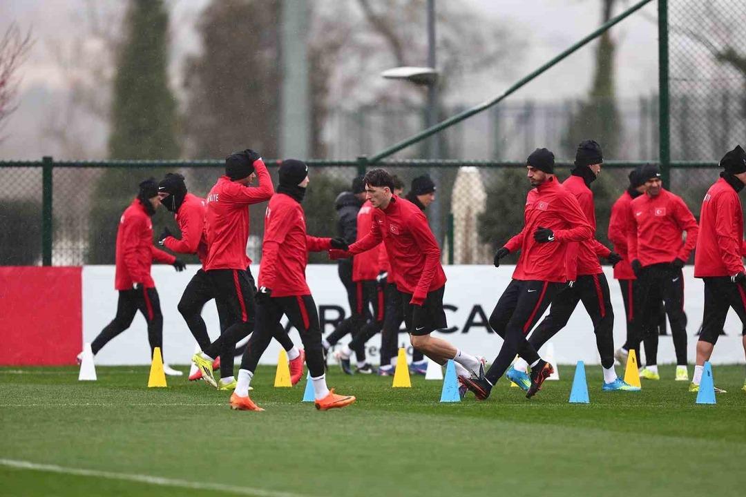 A Milli Takım, Kosova yolculuğu &ouml;ncesi Riva&rsquo;da &ccedil;alıştı 1