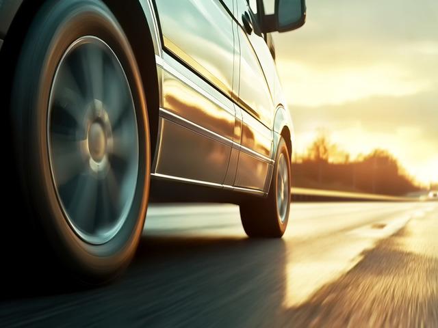 &Ccedil;oğu s&uuml;r&uuml;c&uuml; g&ouml;zden ka&ccedil;ırıyor! 100 km hıza &ccedil;ıkınca arabanız beşik gibi sallanıyorsa dikkat