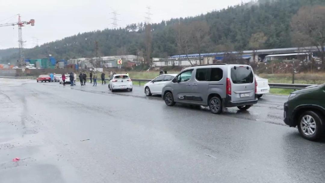 Çekmeköy de dere yola taştı: Sarıyer de yollar göle döndü! 5