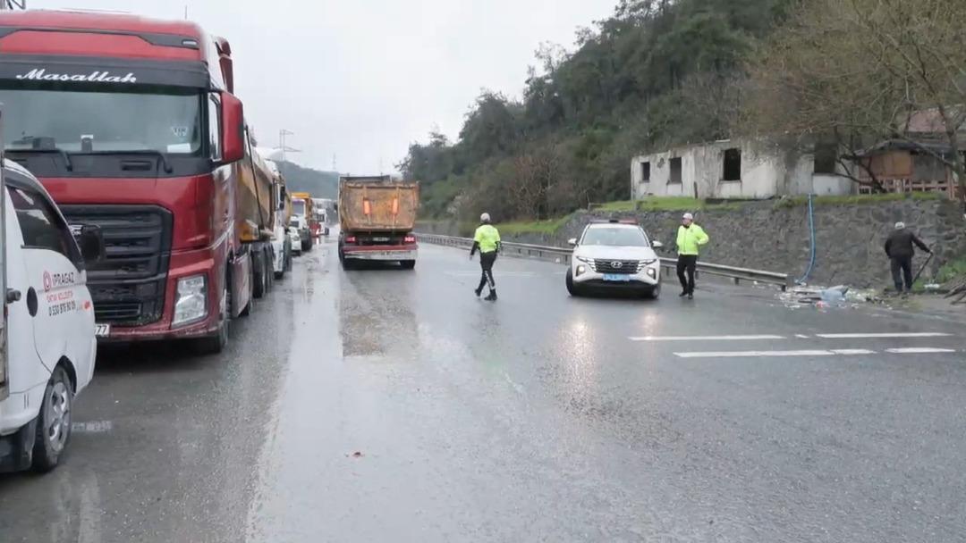 Çekmeköy de dere yola taştı: Sarıyer de yollar göle döndü! 4