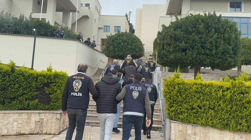 Turistleri hedef alan dolandırıcılık ş&uuml;phelileri tutuklandı