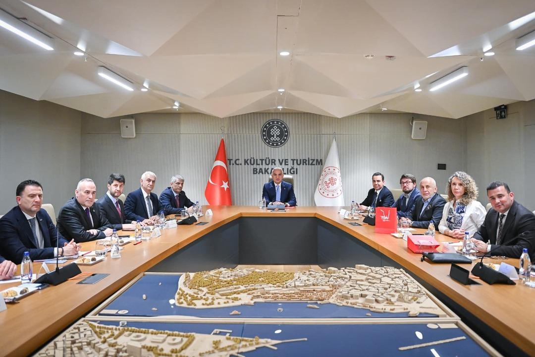 Bakan Ersoy dan 2026 turizmi için kritik toplantı! 2