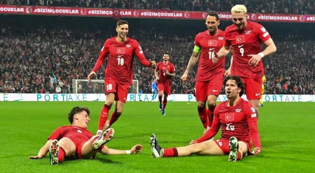 Kosova ma&ccedil;ı &ouml;ncesi Hakan &Ccedil;alhanoğlu ndan s&uuml;rpriz &ccedil;ıkış! "Bizi kışkırtmaya &ccedil;alışıyorlar..." 5