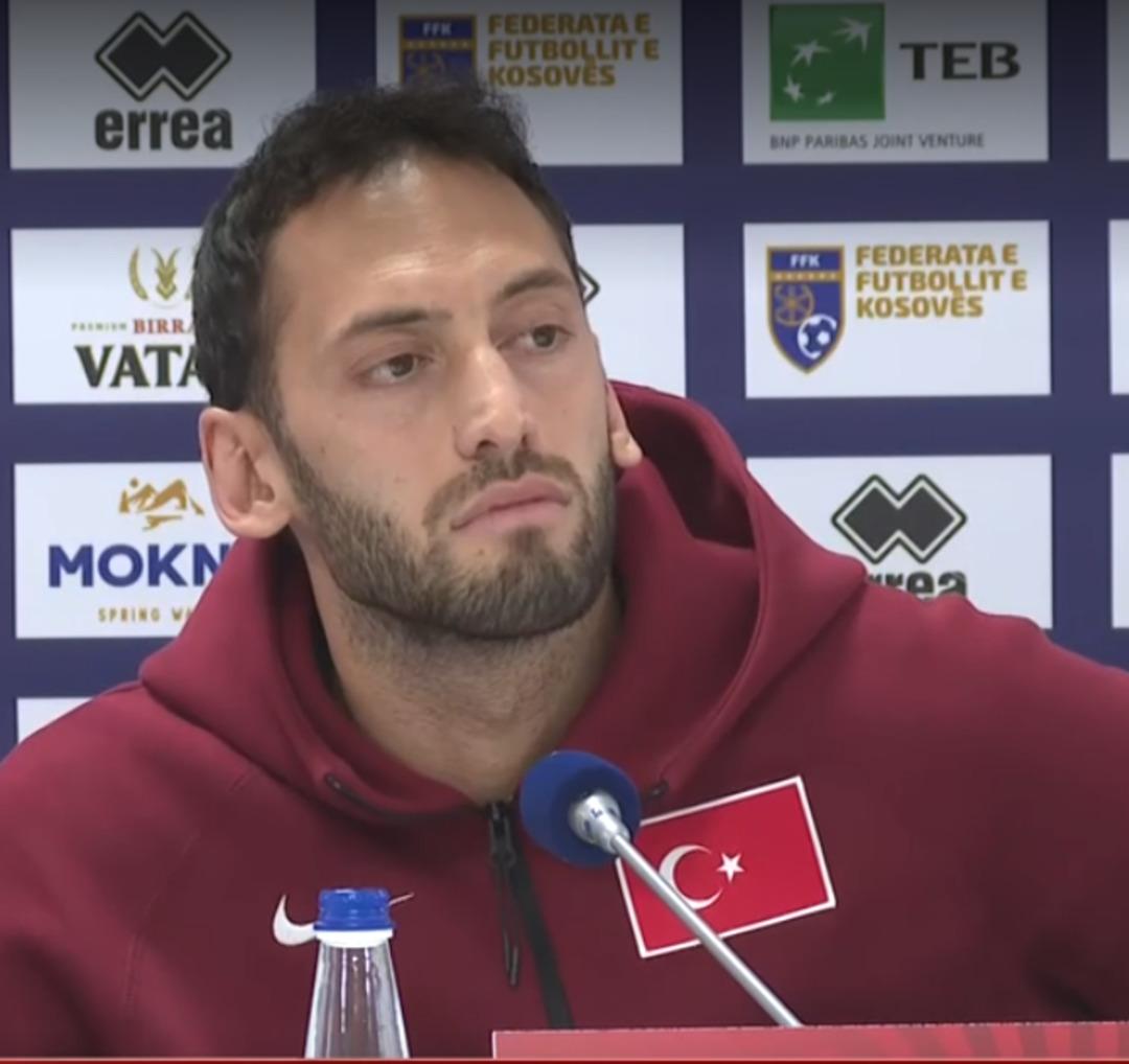 Kosova ma&ccedil;ı &ouml;ncesi Hakan &Ccedil;alhanoğlu ndan s&uuml;rpriz &ccedil;ıkış! "Bizi kışkırtmaya &ccedil;alışıyorlar..." 7