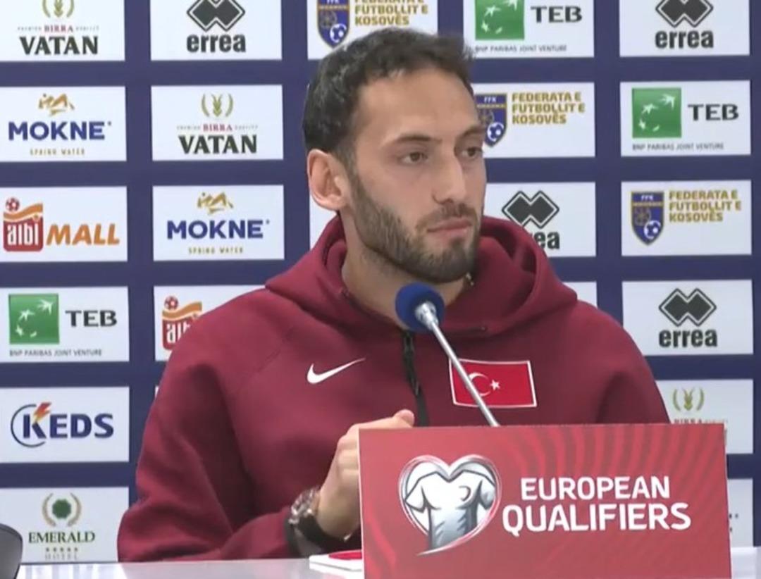 Kosova ma&ccedil;ı &ouml;ncesi Hakan &Ccedil;alhanoğlu ndan s&uuml;rpriz &ccedil;ıkış! "Bizi kışkırtmaya &ccedil;alışıyorlar..." 11