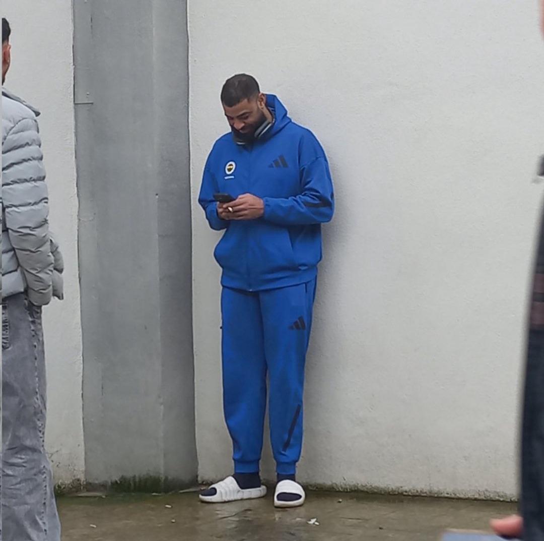 Sigara i&ccedil;tiği g&ouml;r&uuml;nt&uuml;ler olay yaratmıştı! Fenerbah&ccedil;e kararını verdi 2