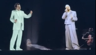 T&uuml;rk Telekom lansmanındaki Sefo konserinde 'M&uuml;sl&uuml;m G&uuml;rses ' s&uuml;rprizi: Hologram olarak sahneye &ccedil;ıktı