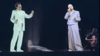 Türk Telekom lansmanındaki Sefo konserinde 'Müslüm Gürses ' sürprizi: Hologram olarak sahneye çıktı