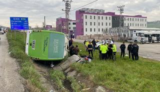 Samsun'da yolcu otob&uuml;s&uuml; devrildi: 9&rsquo;u &ouml;ğrenci, 11 yaralı!