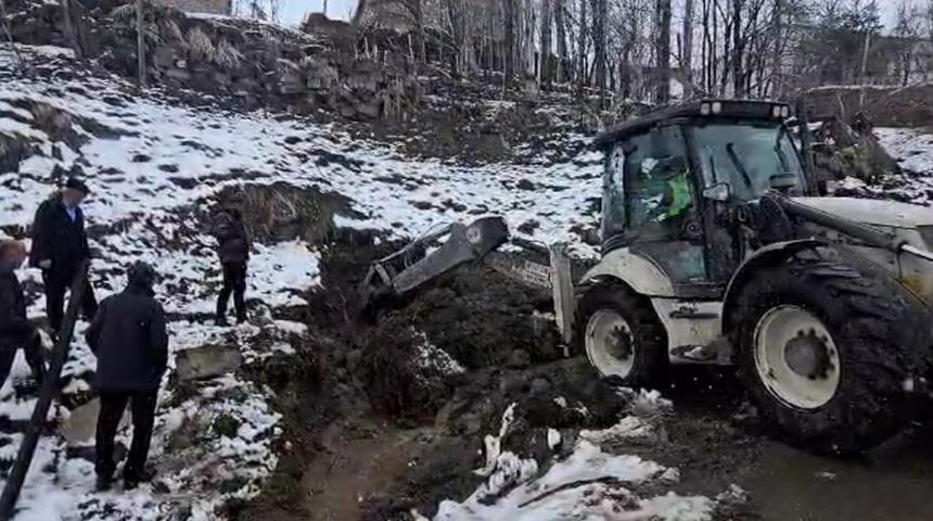 Cami i&ccedil;in kazdılar, topraktan &ccedil;ıkana şaşıp kaldılar! 