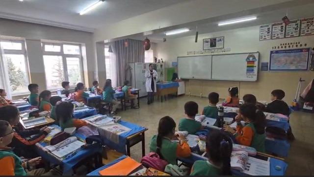 Mehmet&ccedil;ik&rsquo;in mektupları &ouml;ğrencilere ulaştı 1