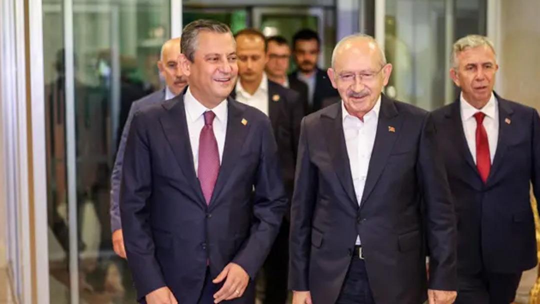 &Ouml;zg&uuml;r &Ouml;zel den gece yarısı sosyal medya hamlesi! Kılı&ccedil;daroğlu ve Kaftancıoğlu nu &ouml;nce takipten &ccedil;ıkardı sonra geri takip etti 1