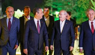 &Ouml;zg&uuml;r &Ouml;zel, Kemal Kılı&ccedil;daroğlu ve Canan Kaftancıoğlu'nu takipten &ccedil;ıktı