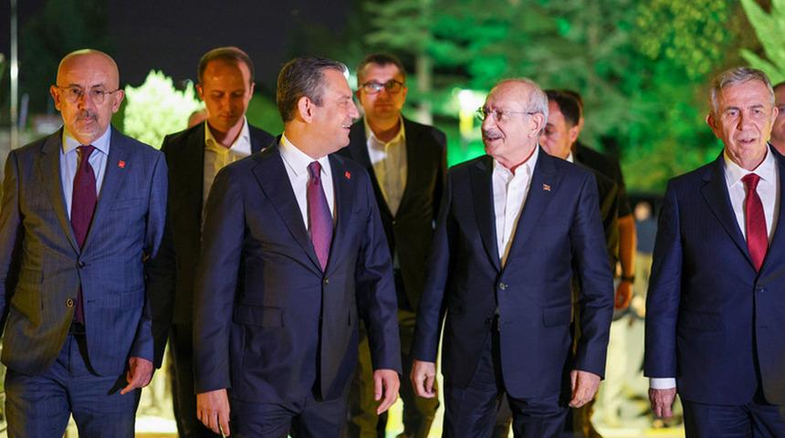 &Ouml;zg&uuml;r &Ouml;zel'den gece yarısı sosyal medya hamlesi! Kılı&ccedil;daroğlu ve Kaftancıoğlu'nu &ouml;nce takipten &ccedil;ıkardı sonra geri takip etti